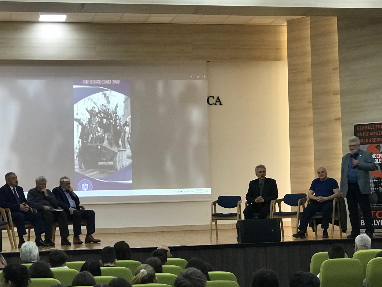 Intalnire-institutulrevolutiei-ro-cu-LICEU-INFORMATICA-RM-VALCEA (3)