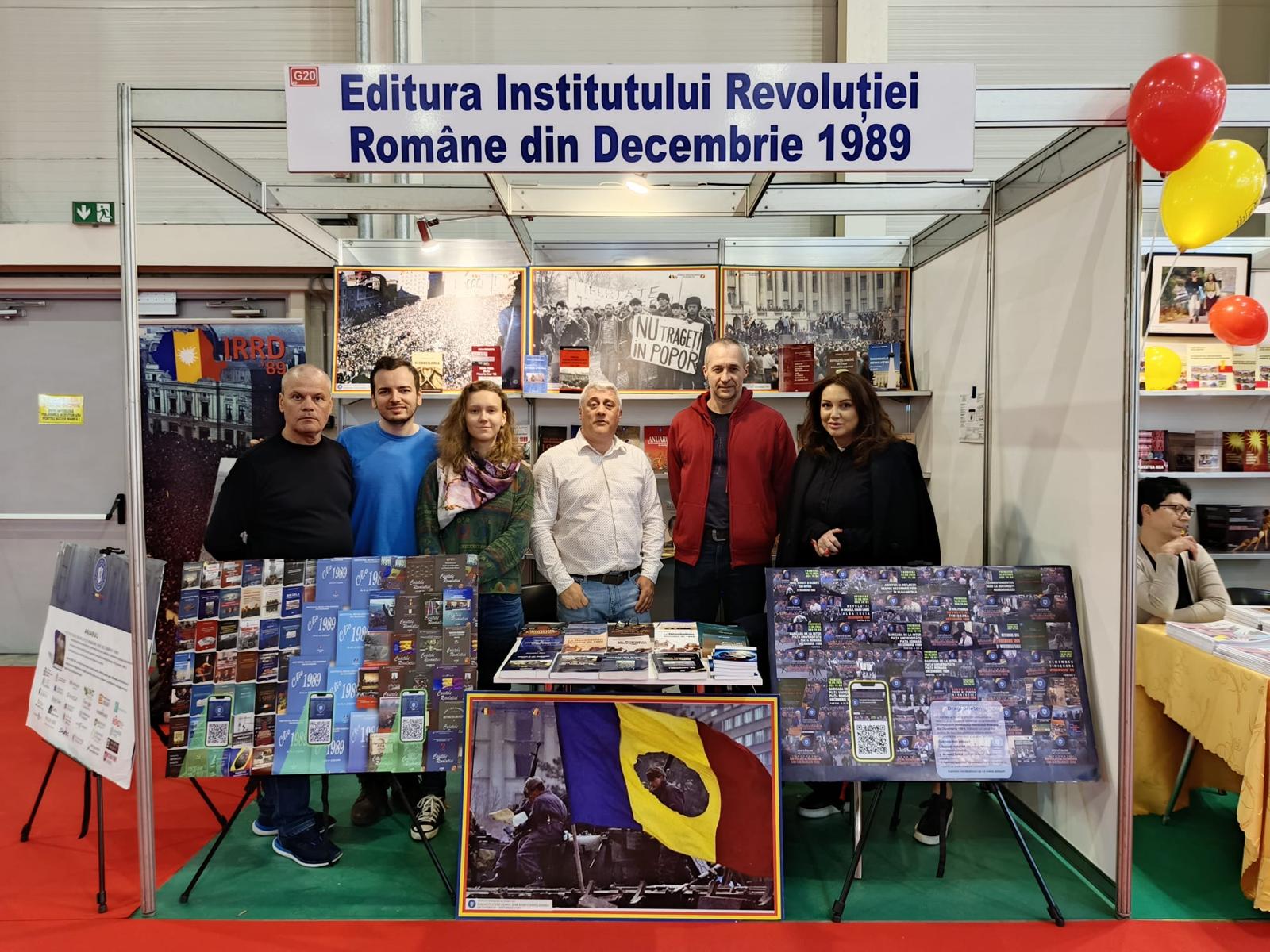 Bookfest-2025-stand-carte-institutulrevolutiei-ro-